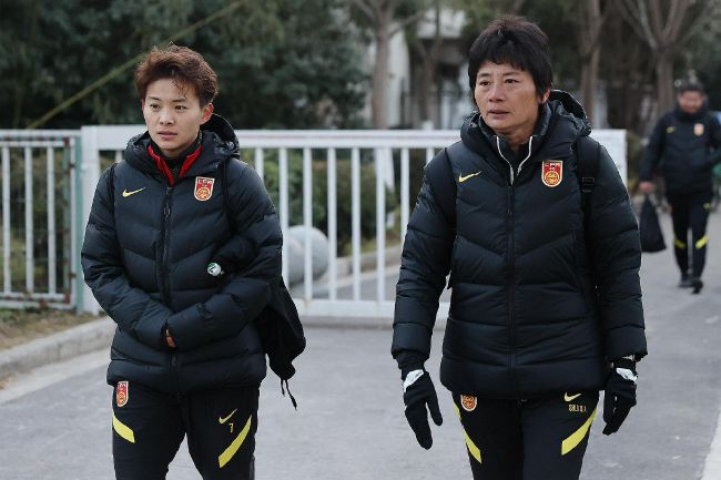 美臀美女被他爆操